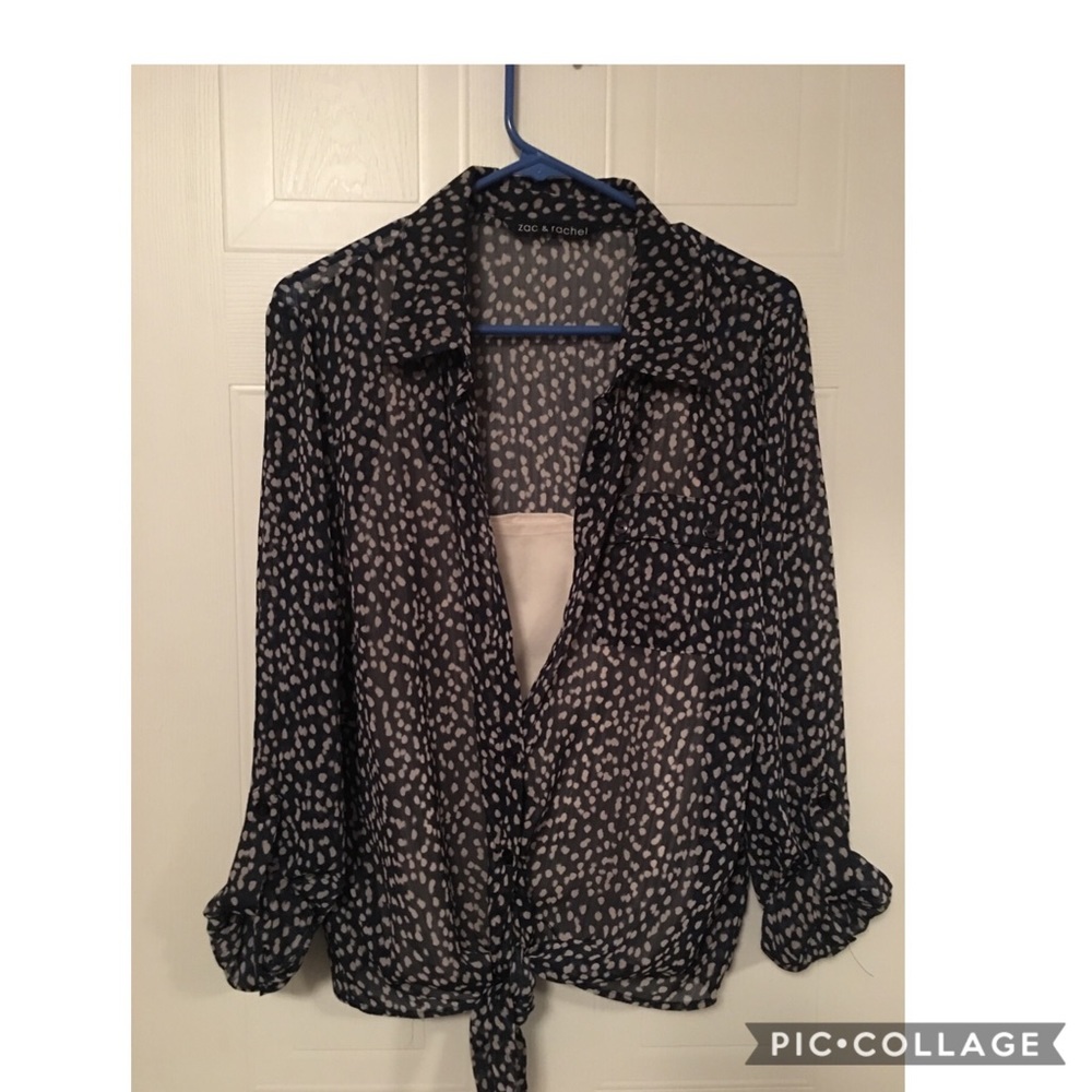 🆕 Beautiful blue and cream colored shirt